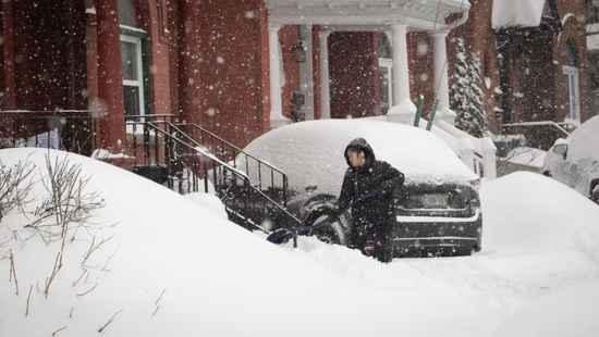 Ataque de tormenta de nieve. Vuelos cancelados, escuelas cerradas.